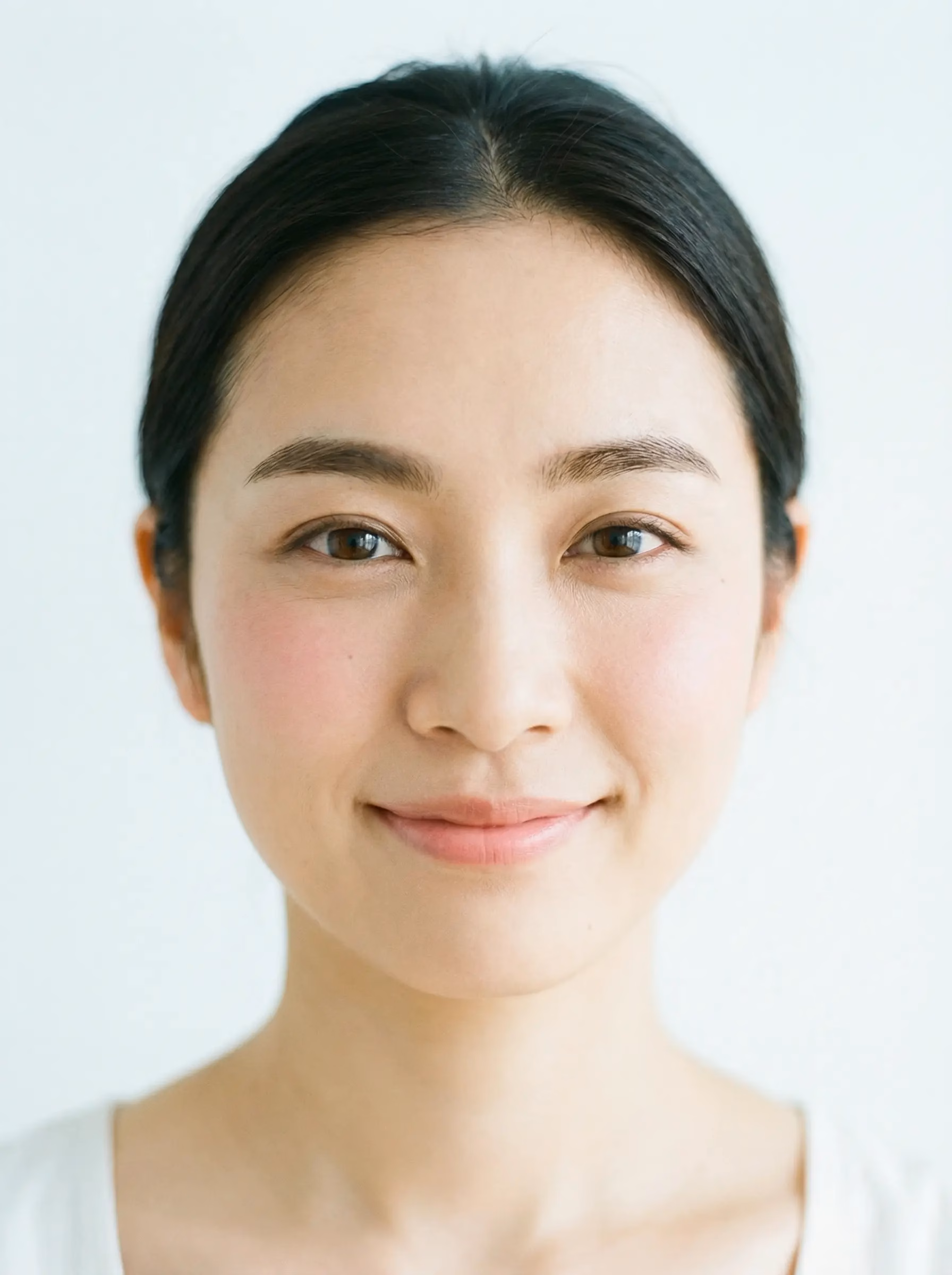 2026 八字眉終極面相解析＋修眉技巧一次看，讓你從憂愁變柔美！／圖來源：ai生成圖